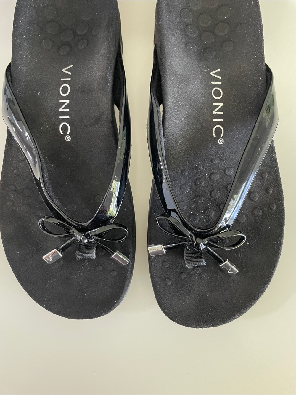 Vionic Black Women's Thong Sandals with Decorative Bow Accents - Picture 5 of 7